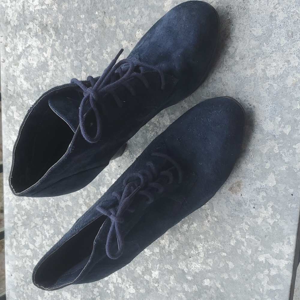 Women's Size 8 Leather Blue White Mountain Bootie